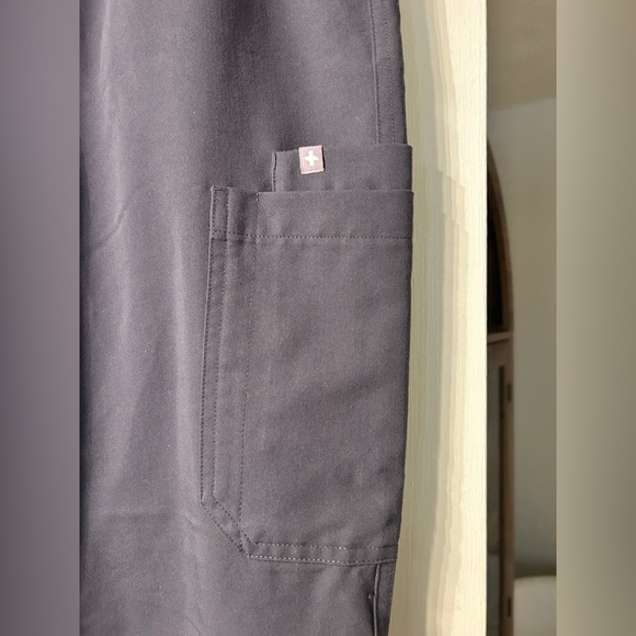 Figs Charcoal Scrub Set- Small Top Medium Pants - Picture 9 of 16